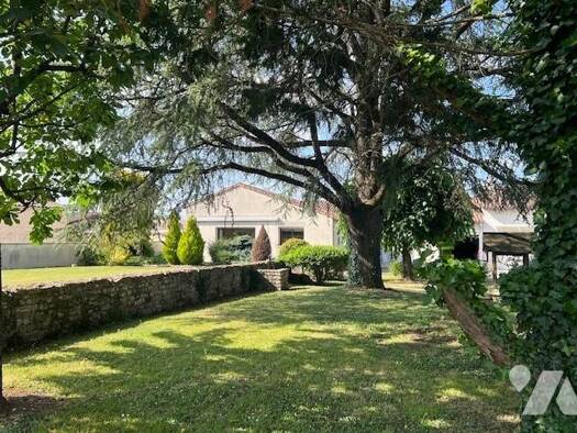 Maison à vendre 249 000 € 2 chambres 142 m² 1 072 m² de terrain Chauray 79180