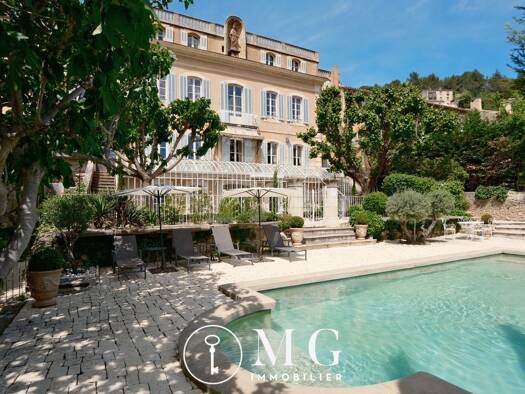 Maison à vendre 1 690 000 € 16 pièces 8 chambres 480 m² 733 m² de terrain Apt 84400