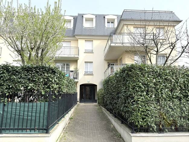 Appartement à louer 1 050 € 2 pièces 1 chambre 46 m² Étage 3/3 Georges Rémond-Aristide Briand Gagny 93220