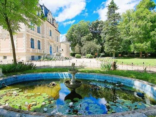 Château à vendre 2 970 000 € 50 pièces 46 chambres 2 000 m² 2 000 m² de terrain Trogues 37220