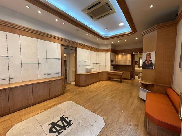 Boutique à louer 3 700 € 59 m² de surface de vente Paris 6ème arrondissement 75006