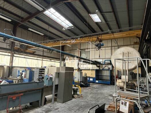 Local d'activités à vendre 2 600 000 € 3 700 m² d'espace de stockage Centre Nord Vaux-le-Pénil 77000