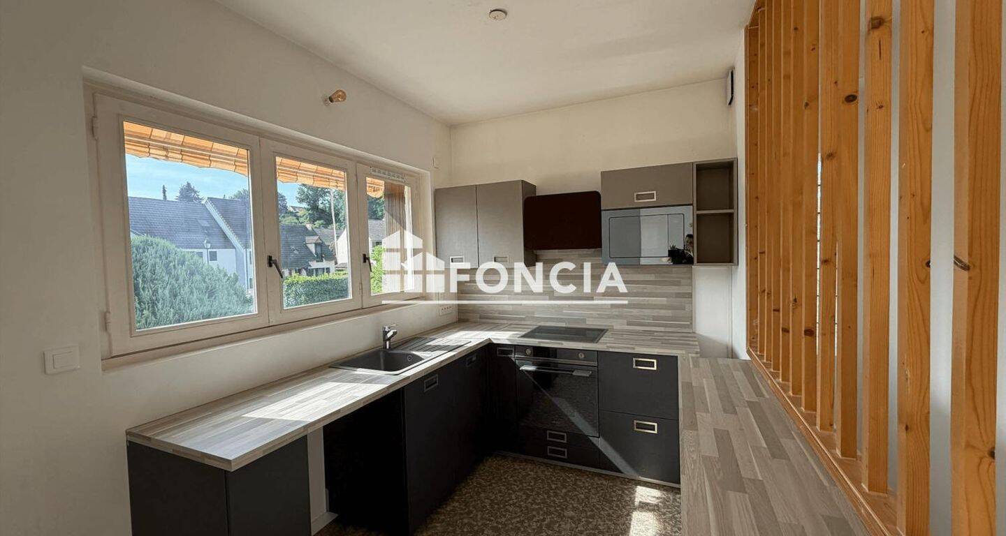 Maison 5 pièces 135 m² · à Élancourt · 135 m² · 2 000 €