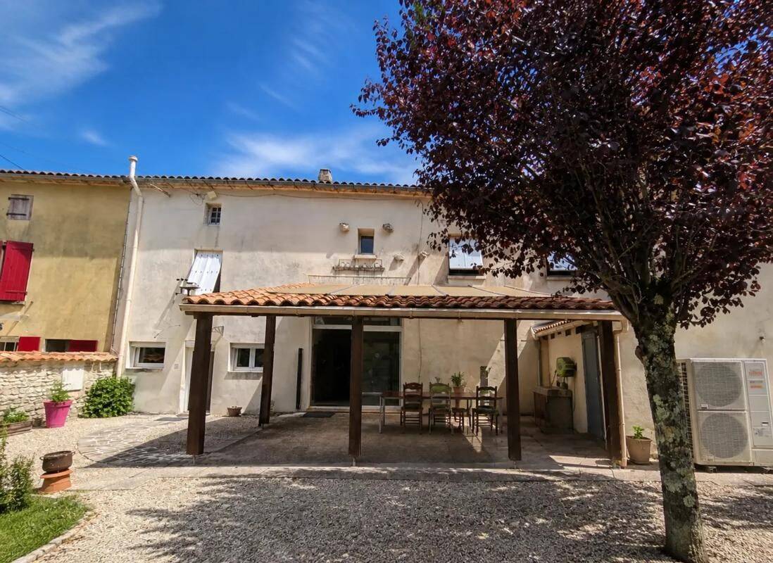 Maison 6 pièces 192 m² · à Mornac · 192 m² · 248 000 €