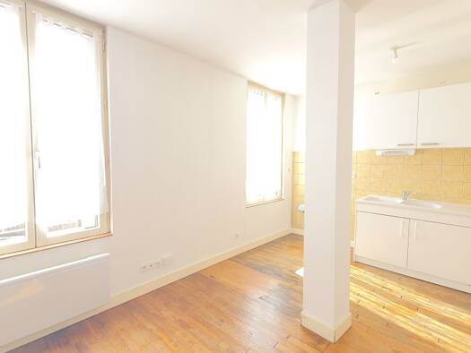 Appartement à louer 435 € 3 pièces 2 chambres 53 m² Étage 2/3 Urbain Centre Ancien Tulle 19000