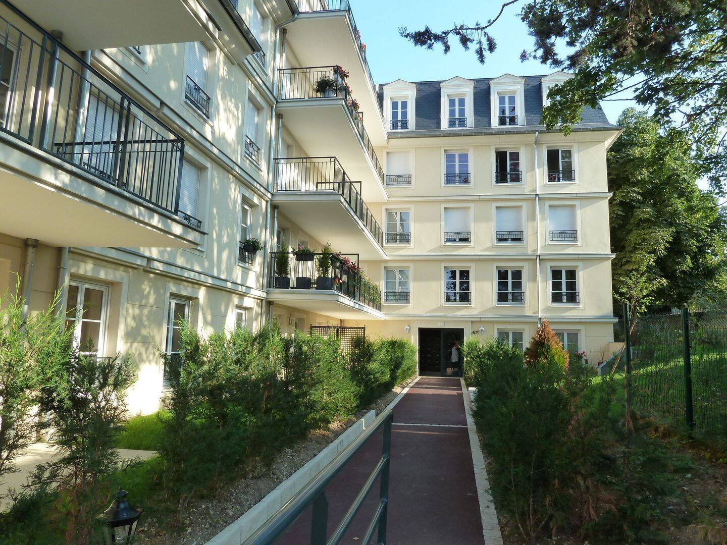 Appartement 1 pièce 37 m² · à Saint-Cyr-l'École · 37 m² · 212 000 €