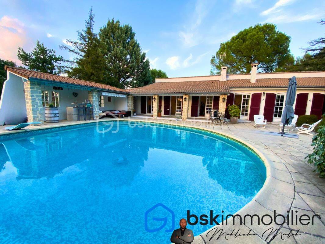 Maison 7 pièces 175 m² · à Saint-Privat-des-Vieux · 175 m² · 640 000 €