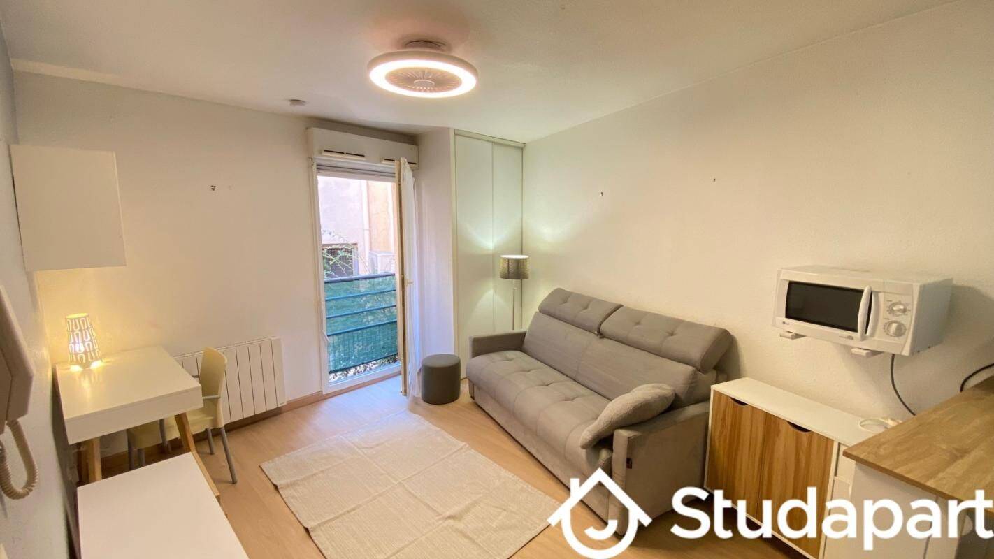 Appartement 1 pièce 18 m² · à Nîmes · 18 m² · 490 €