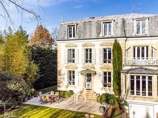 Maison à vendre 1 995 000 € 9 pièces 5 chambres 240 m² 837 m² de terrain Centre Le Vésinet 78110