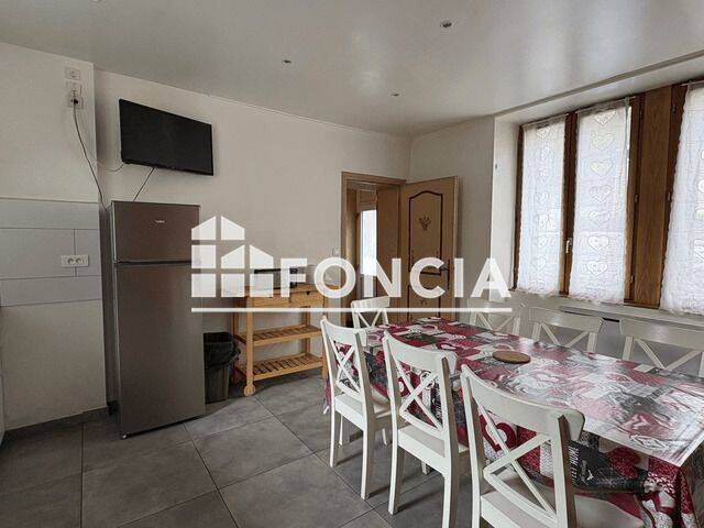Maison 8 pièces 135 m² · à Salins-Fontaine · 134,8 m² · 1 880 €