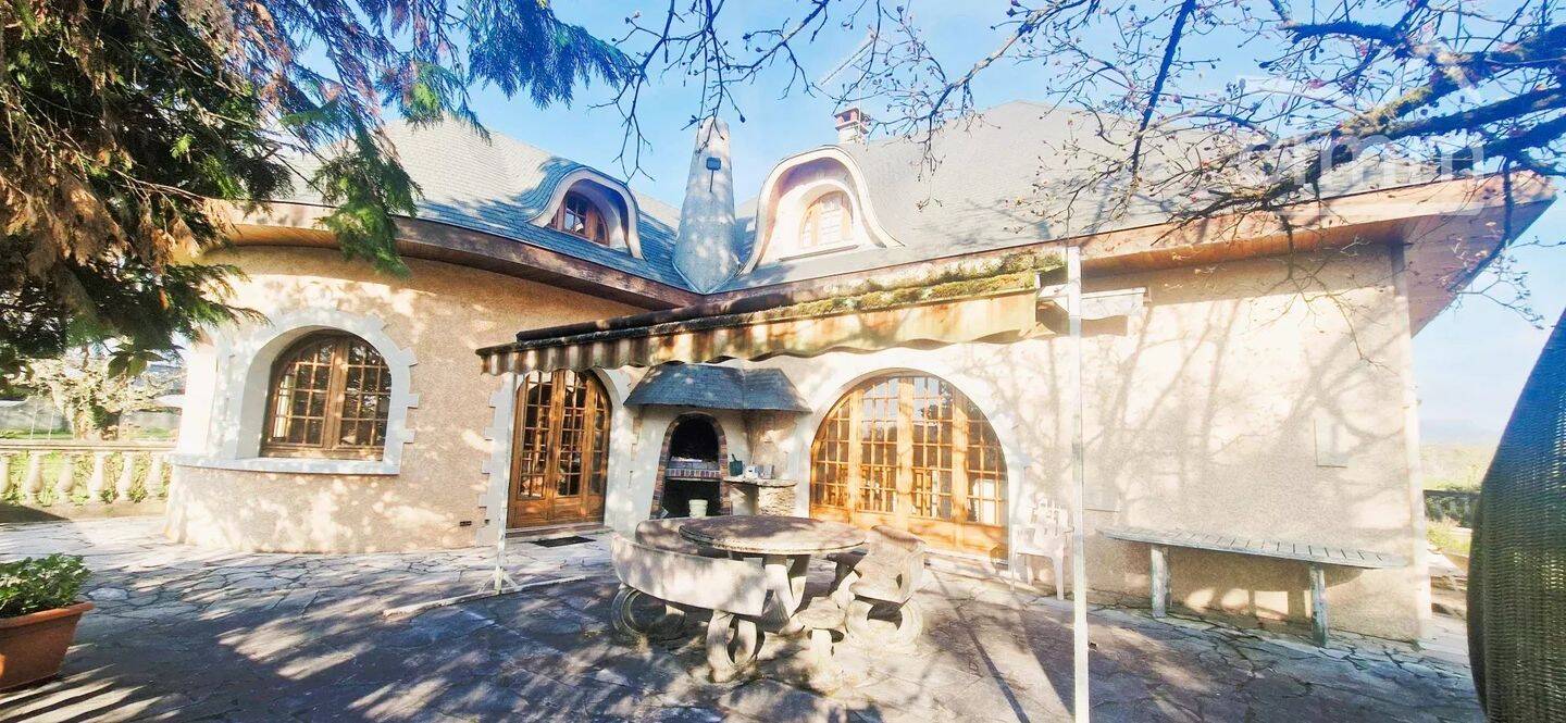 Maison 9 pièces 235 m² · à Les Abrets en Dauphiné · 235 m² · 466 000 €