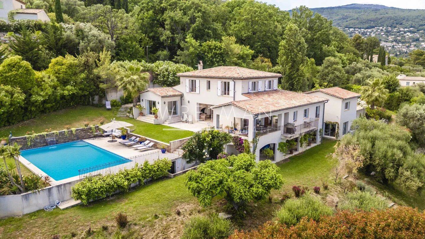 Maison 305 m² · à Châteauneuf-Grasse · 305 m² · 2 350 000 €