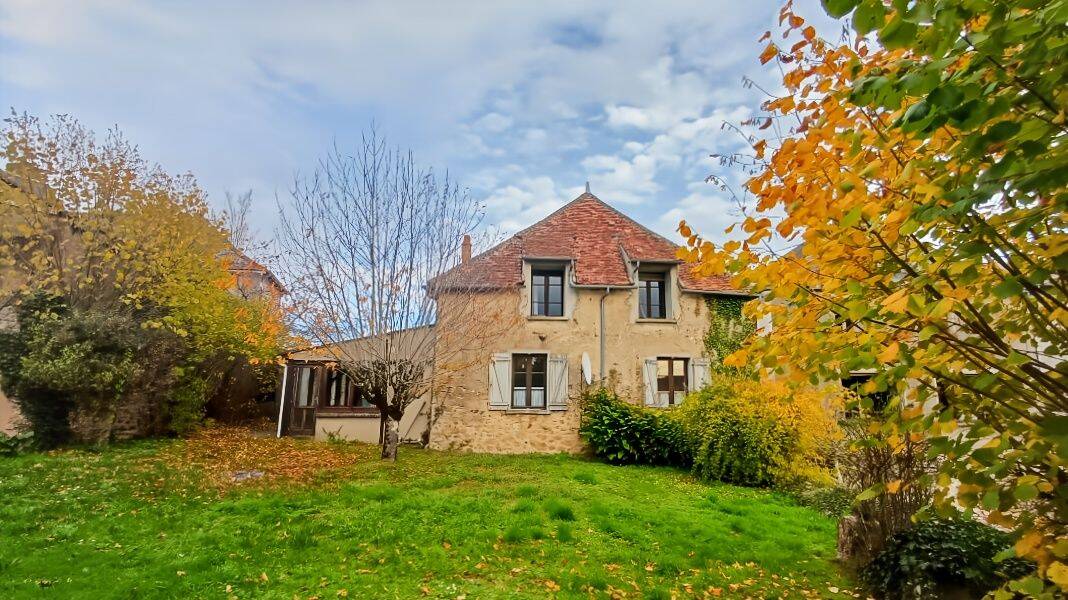 Maison 6 pièces 168 m² · à Saint-Benoît-du-Sault · 168 m² · 69 000 €