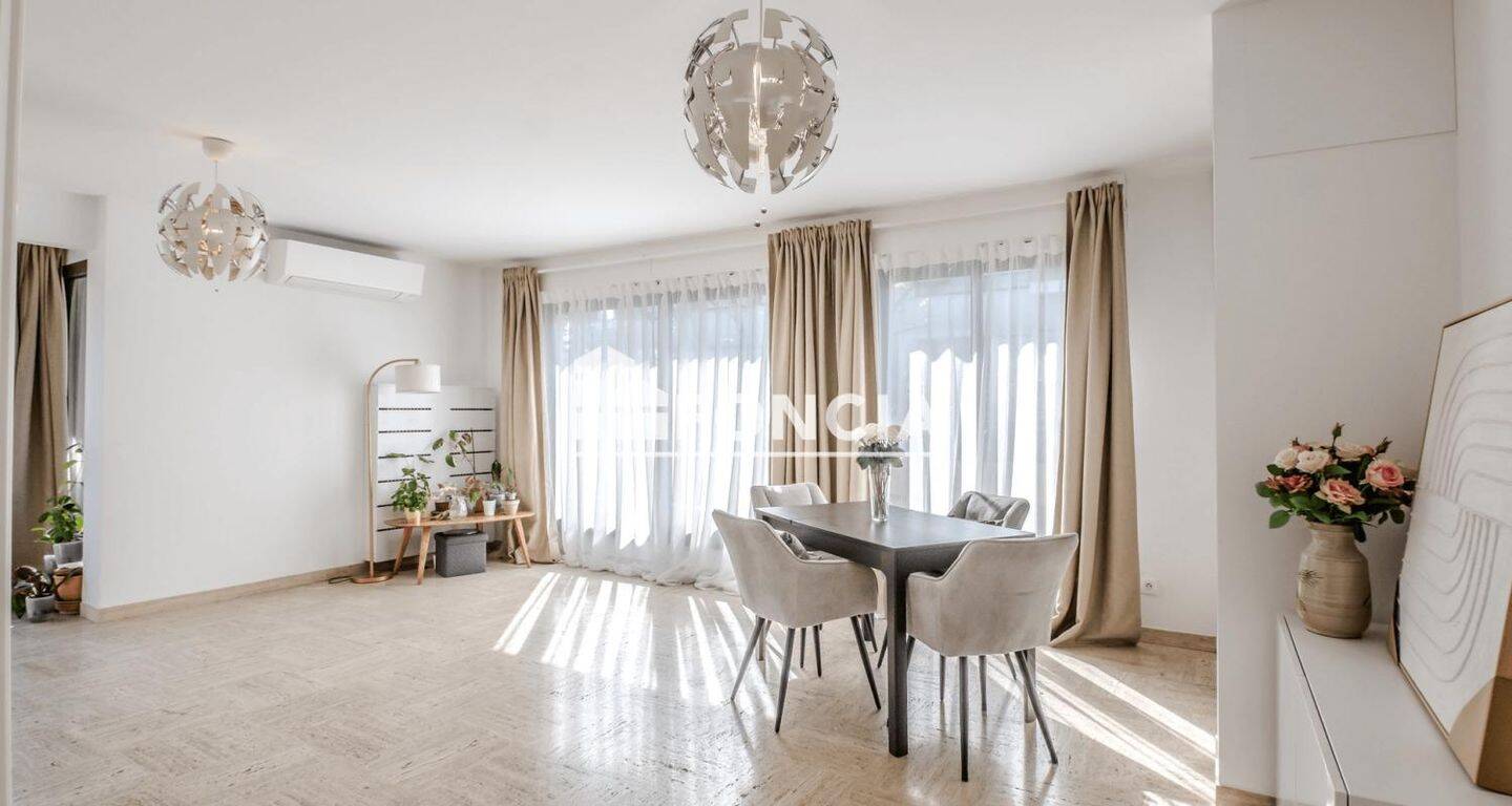 Appartement 5 pièces 153 m² · à Saint-Julien-en-Genevois · 153 m² · 745 000 €