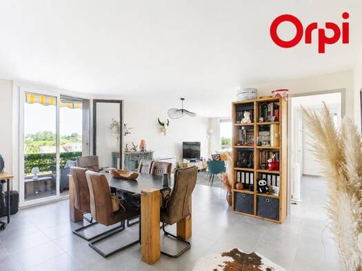 Appartement à vendre 160 000 € 3 pièces 2 chambres 84,2 m² Étage 4/4 Gironde-Cabrieres-Boisfeuillet-Lampourde Orange 84100