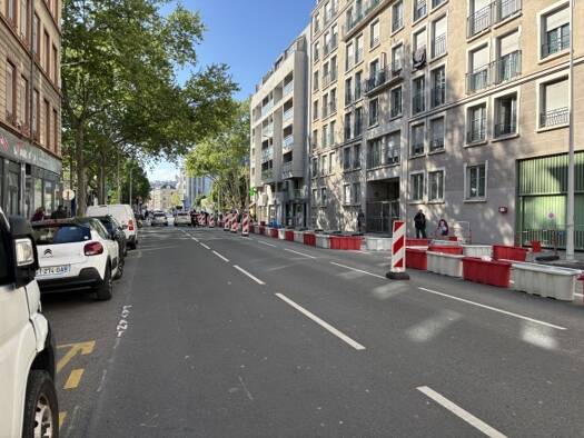 Boutique avec bail commercial 1 077 € 51 m² de surface de vente Villeurbanne 69100