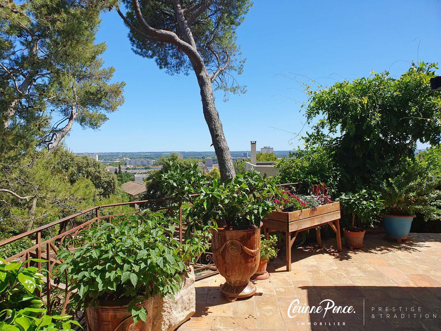 Maison 9 pièces 205 m² · à Nîmes · 205 m² · 650 000 €