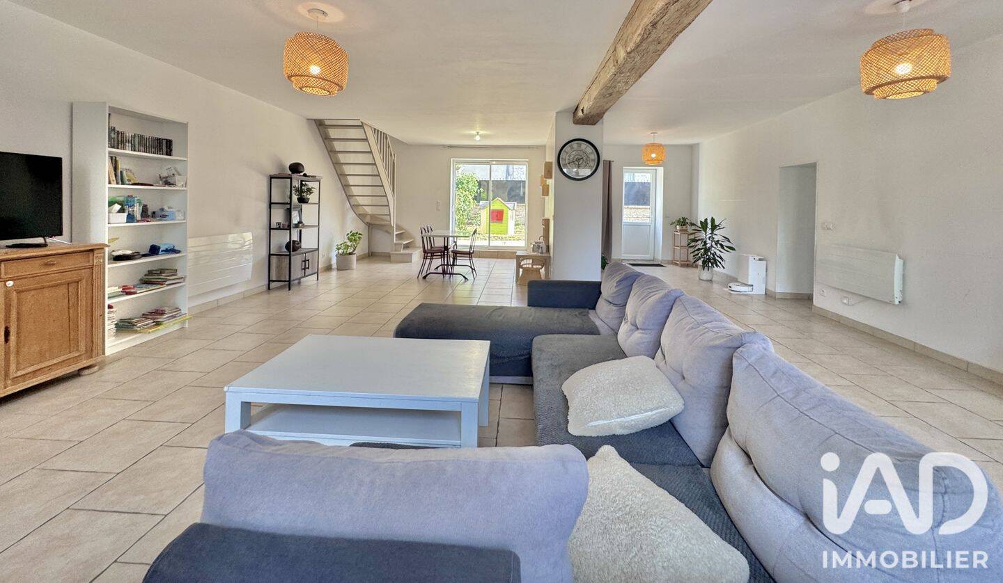 Maison 9 pièces 240 m² · à Deux Rivières · 240 m² · 229 000 €
