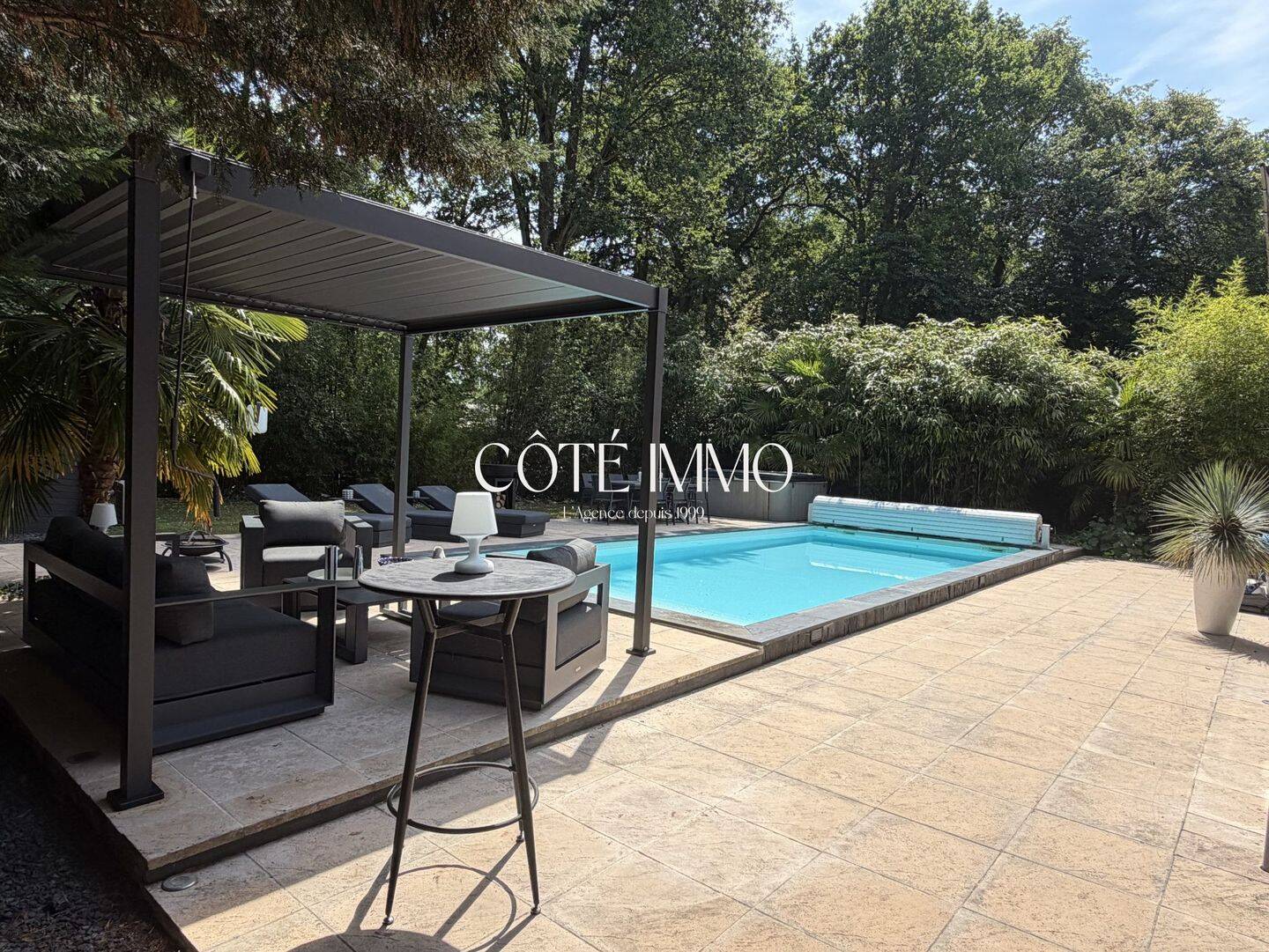 Maison 8 pièces 335 m² · à Lamorlaye · 335 m² · 1 140 000 €