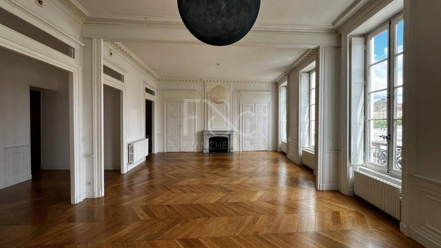 Appartement 4 pièces 159 m² · à Lyon 5ème Arrondissement · 159 m² · 2 100 €/mois