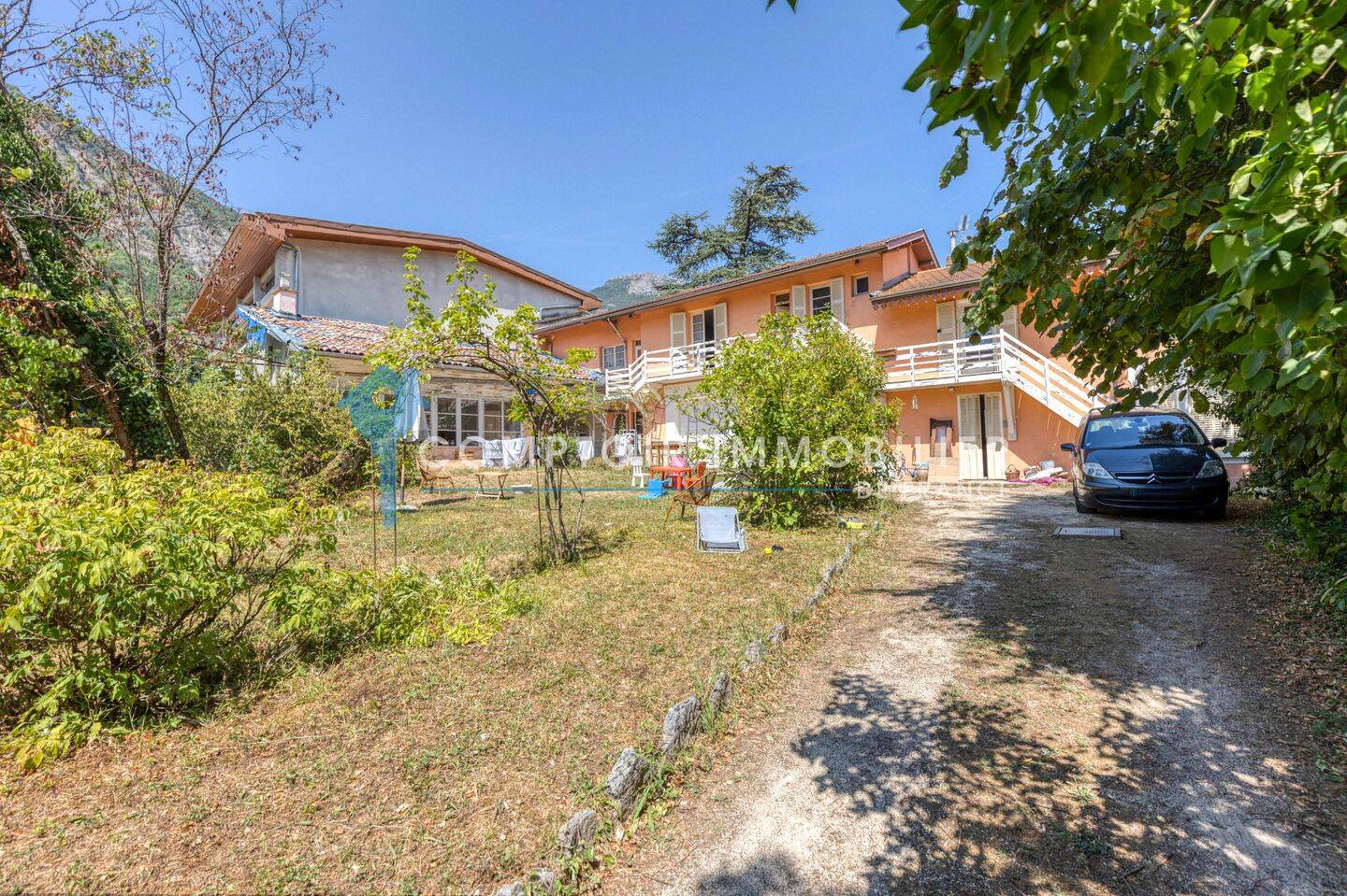 Maison 9 pièces 220 m² · à La Tronche · 220,4 m² · 718 000 €