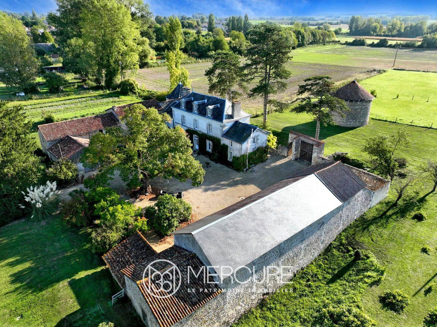 Maison 8 pièces 205 m² · à Jaunay-Marigny · 205 m² · 399 000 €