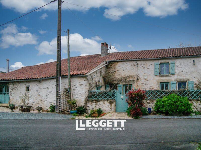 Maison 8 pièces 200 m² · à Vouvant · 200 m² · 299 600 €