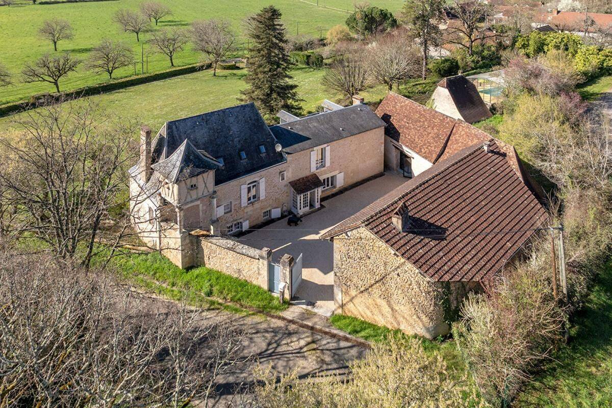 Maison 7 pièces 250 m² · à Cubjac-Auvézère-Val d'Ans · 250 m² · 499 000 €