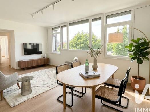 Appartement à vendre 234 000 € 2 pièces 1 chambre 48 m² Étage 1/2 Le Parc Guyancourt 78280