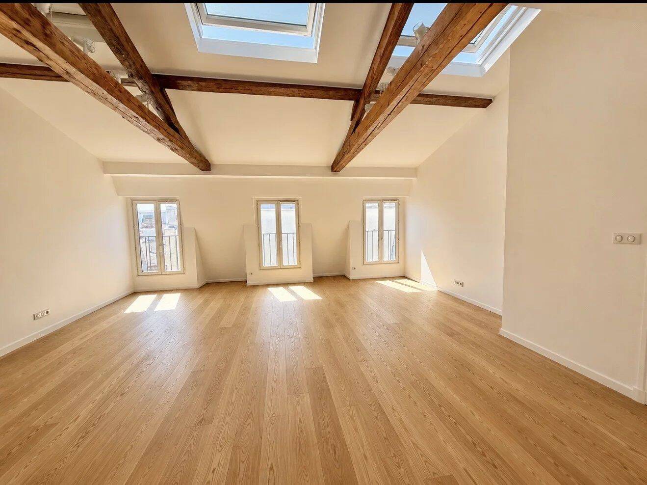Appartement 3 pièces 86 m² · à Paris 1er Arrondissement · 86 m² · 3 955 €/mois
