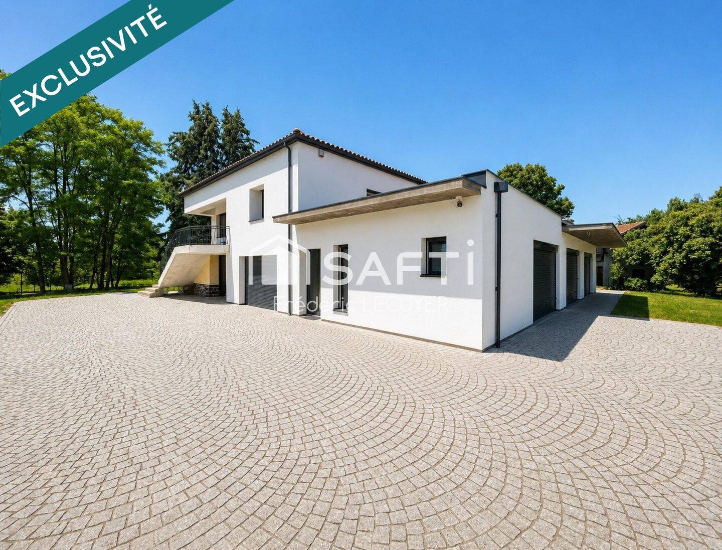 Maison 10 pièces 346 m² · à Saint-Beauzire · 346 m² · 849 000 €