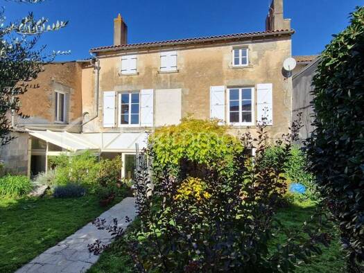 Maison de ville à vendre 204 000 € 9 pièces 6 chambres 211 m² Ceaux-en-Couhé 86700