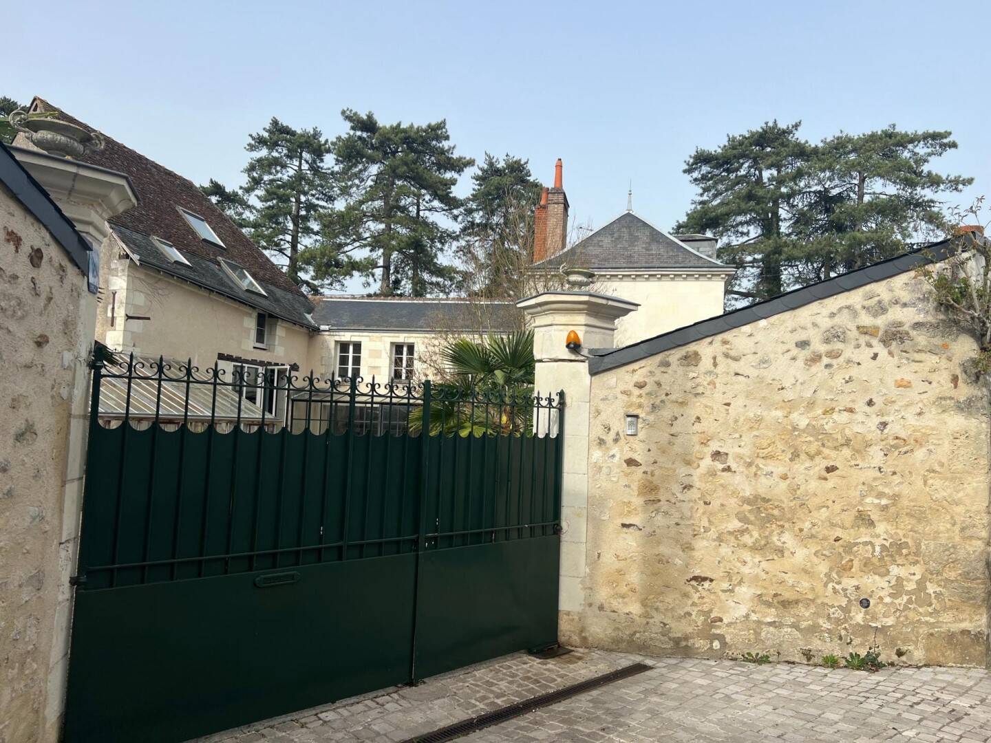 Maison 16 pièces 400 m² · à Saint-Avertin · 400 m² · 640 000 €
