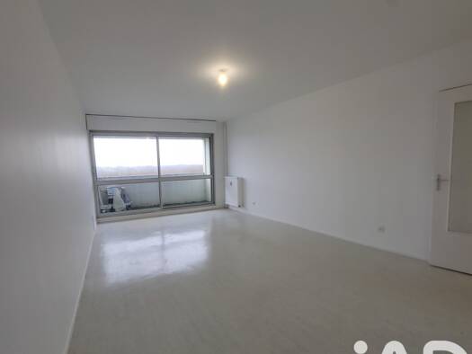 Appartement à vendre 58 000 € 2 pièces 1 chambre 55 m² Étage 10/11 Sud Zone Moulins 03000