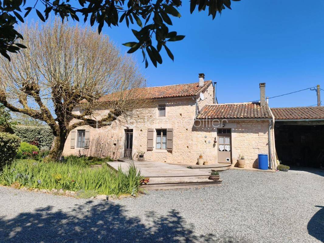Maison 8 pièces 274 m² · à La Chapelle-Pouilloux · 274 m² · 257 000 €