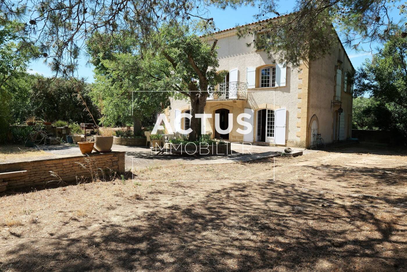 Maison 8 pièces 237 m² · à Cornillon-Confoux · 237 m² · 695 000 €