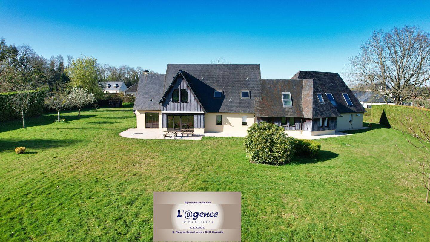 Maison 8 pièces 280 m² · à Beuzeville · 280 m² · 588 000 €