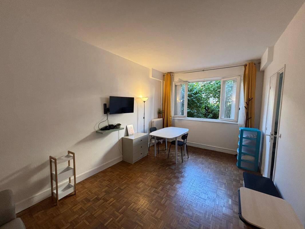Appartement 1 pièce 27 m² · à Paris 14ème Arrondissement · 26,6 m² · 1 145 €