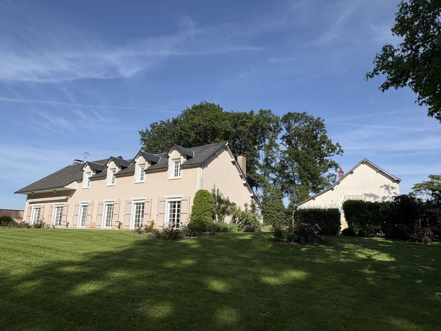 Maison 11 pièces 318 m² · à Parçay-Meslay · 318 m² · 779 000 €