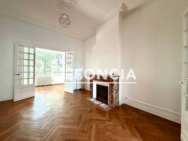 Maison 6 pièces 182 m² · à Bordeaux · 182,2 m² · 2 585 €
