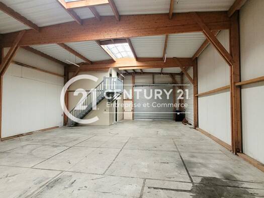 Local d'activités à louer 1 680 € 260 m² d'espace de stockage Saint-Nazaire 44600