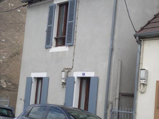 Maison à vendre 39 960 € 3 pièces 2 chambres 52 m² 98 m² de terrain Châteauneuf-sur-Cher 18190