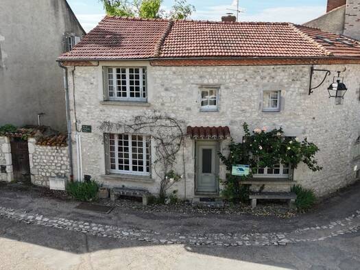 Maison à vendre 171 000 € 6 pièces 5 chambres 100 m² Charroux 03140