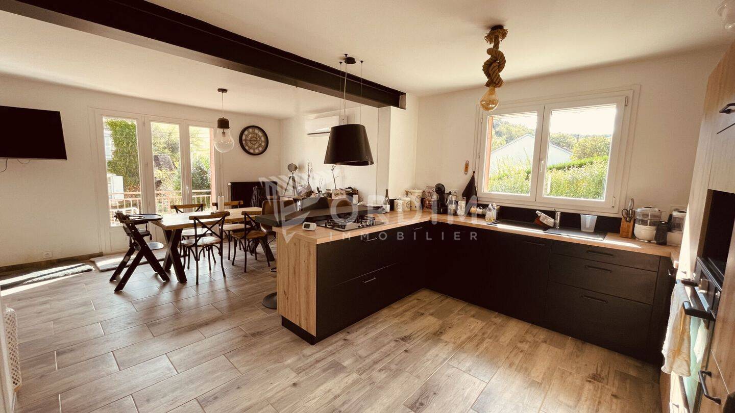 Maison 5 pièces 164 m² · à Junay · 164 m² · 750 €