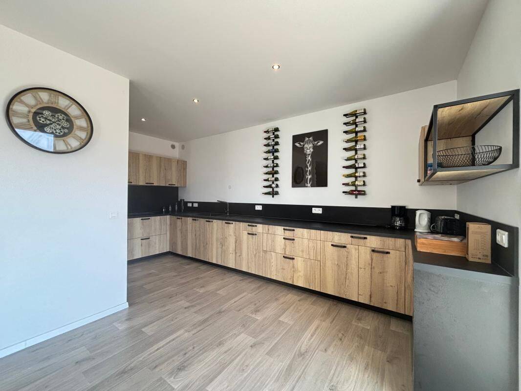 Appartement 4 pièces 110 m² · à Miribel-les-Échelles · 110 m² · 950 €