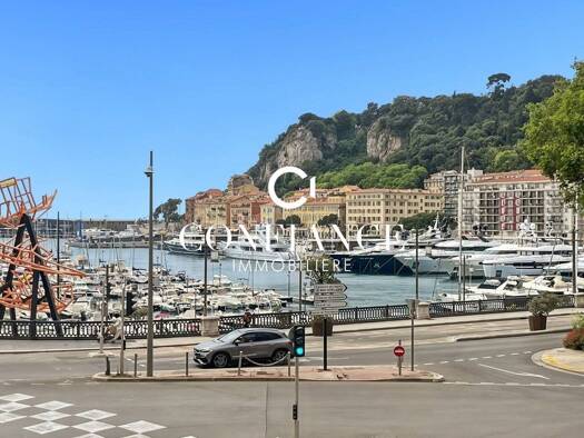 Appartement à vendre - Première occupation 485 000 € 3 pièces 2 chambres 55,2 m² Étage 1/4 Le Port Nice 06300