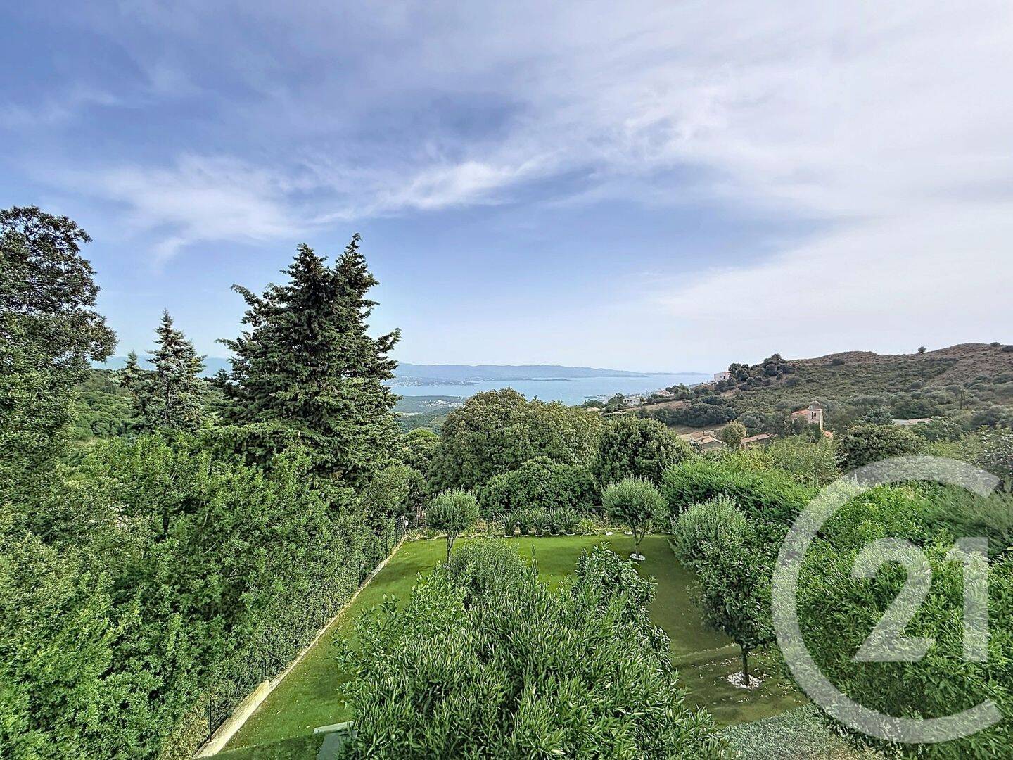 Maison 8 pièces 227 m² · à Alata · 227 m² · 1 400 000 €