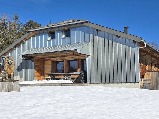 Chalet à vendre 449 000 € 6 pièces 4 chambres 145 m² 831 m² de terrain La Pesse 39370