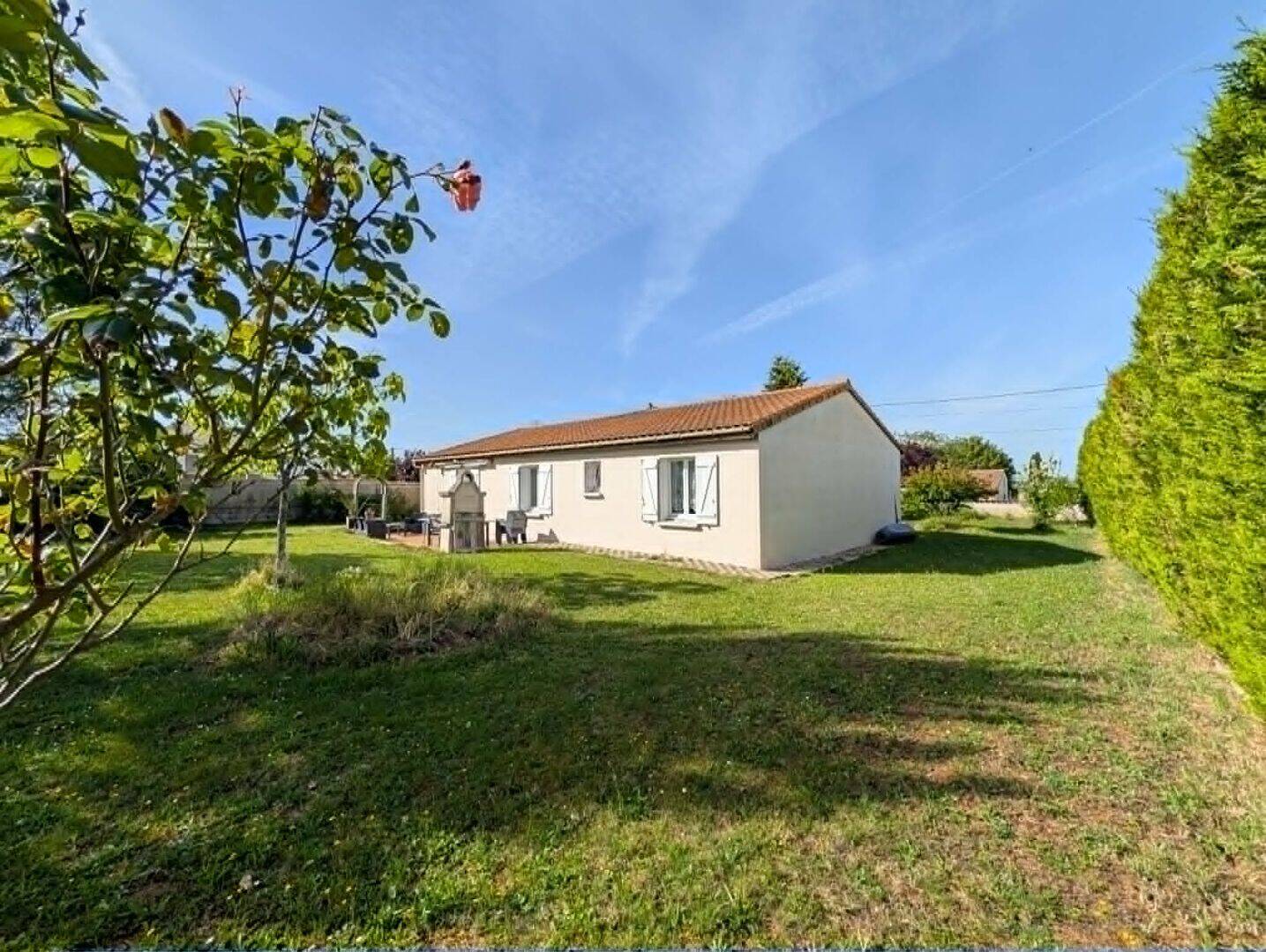 Maison 4 pièces 102 m² · à Nanteuil · 102,3 m² · 156 000 €