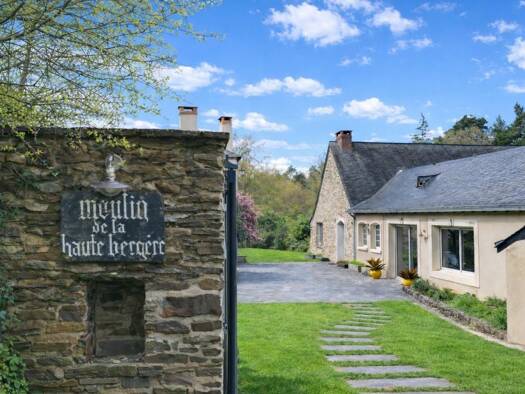 Propriété à vendre 1 465 000 € 8 pièces 5 chambres 330 m² 153 315 m² de terrain Nord Segré 49500